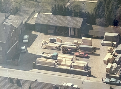 über uns - altes Foto von 1949-1988 auf der Pescherstraße 41352 Korschenbroich, aus der Vogelperspektive
